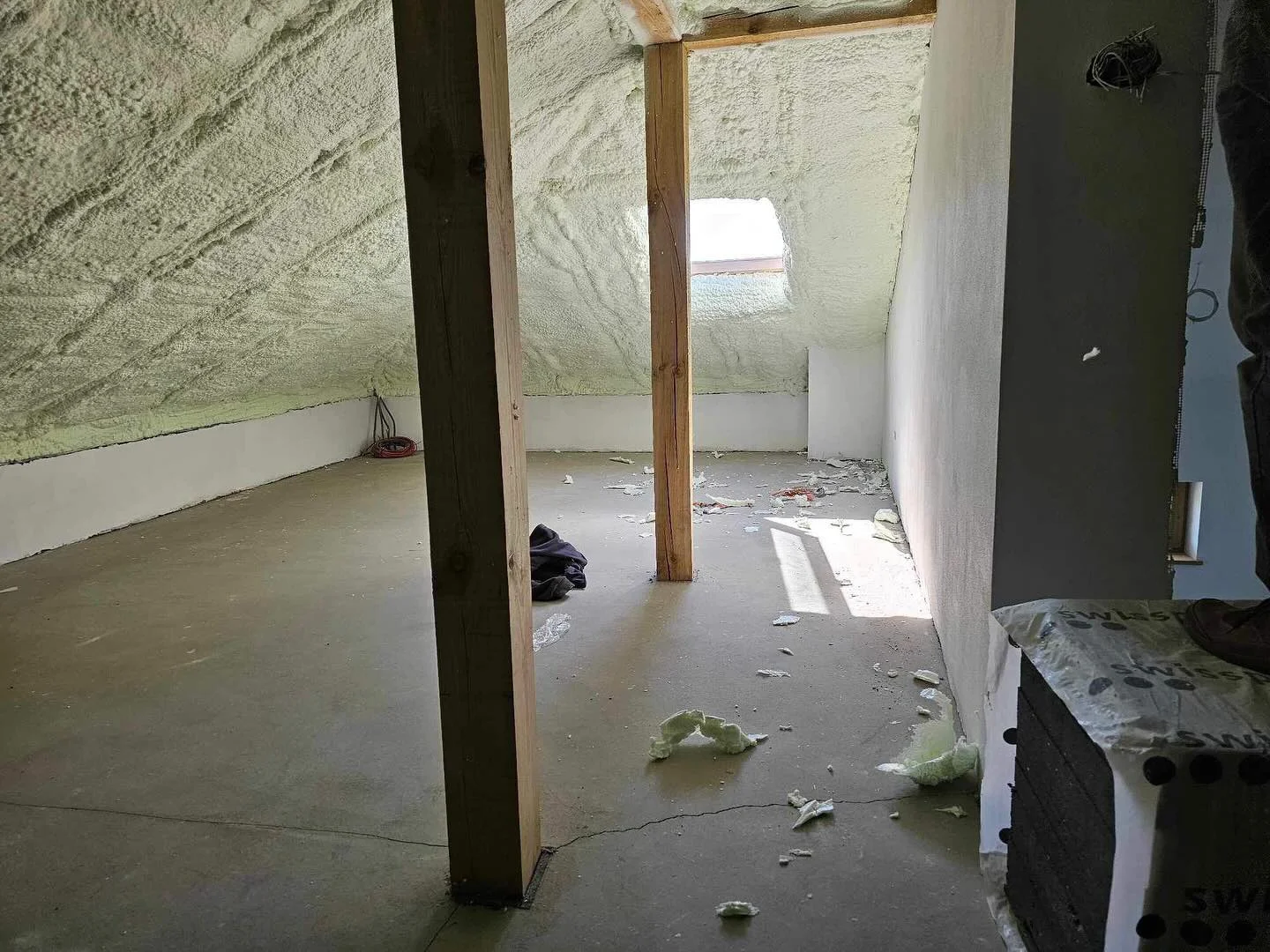 Dlaczego Twój dach "oddycha" za bardzo? Prawda o szczelności poddasza